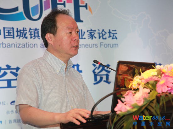 “2013中國城鎮(zhèn)化與企業(yè)家論壇”于8月10日在北京舉行。上圖為住建部村鎮(zhèn)建設司司長趙暉。