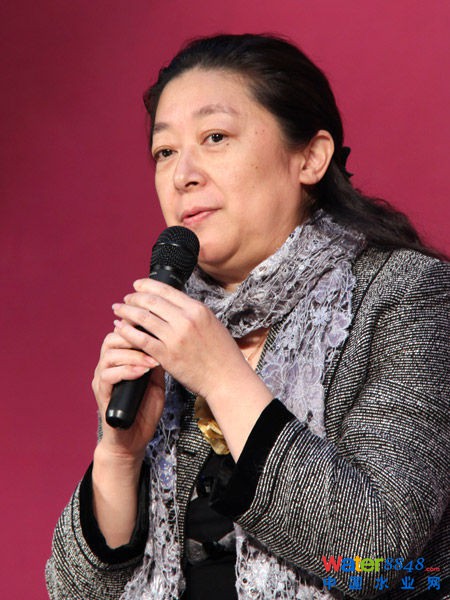 第三屆“女性領(lǐng)導(dǎo)力與創(chuàng)新力”高峰論壇于2012年3月2日在北京舉行。上圖為賽萊默(中國)有限公司副總裁董瑞萍。(圖片來源:新浪財(cái)經(jīng) 梁斌 攝)