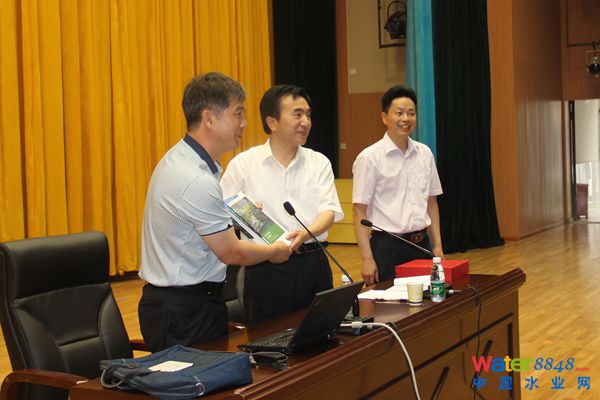 清華大學環(huán)境學院副院長左劍惡教授回母校講學