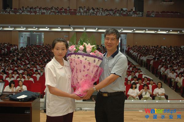 清華大學環(huán)境學院副院長左劍惡教授回母校講學