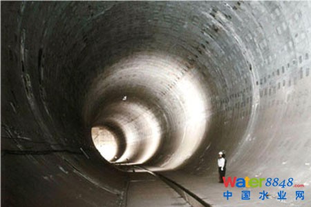 跨越杉并區和中野區,長約4.5公里的隧道型調節蓄水池“神田川環狀七號線地下調節蓄水池”。 (東京都河川部 提供)